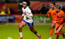 雷速官网:USWNT的莉莉·约翰内斯与莱昂尼斯签订了三年的合同