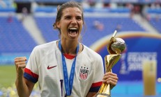 雷速体育下载:USWNT伟大的托宾·希思宣布退休