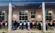 雷速APP下载:铁皮房、土操场，这里有一座“筑梦”摔跤馆
